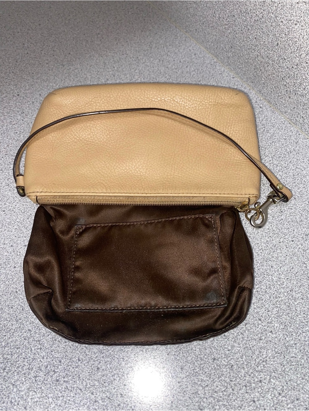 Coach Park F49472 Pebbled Leather Turnlock Wristlet Beige Stone GUC - Picture 6 of 11